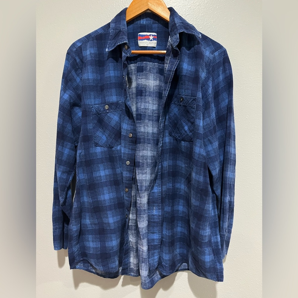 VINTAGE blue plaid button up flannel
